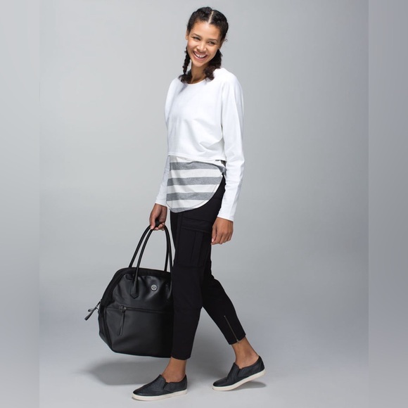 Lululemon Om & Roam Untight Tight
Black luon loose fit cargo pocket pants - Picture 8 of 16